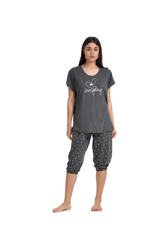 Vienetta γυναικεία πυτζάμα με παντελόνι κάπρι "Everyday" (Plus Size 1XL-4XL)-008071